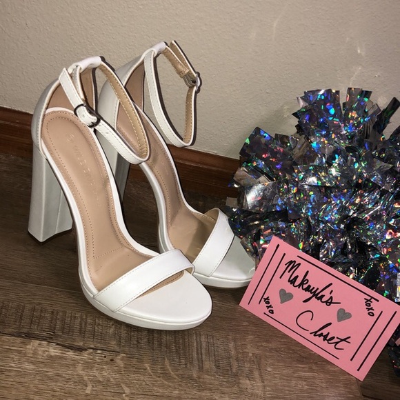 Wild Diva Shoes - Open Toe Chunky Block Heels Wild Diva Shoes - Open Toe Chunky Block Heels